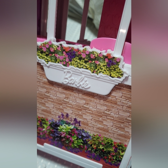 BARBIE EUC GLAM GETAWAY PORTABLE DOLLHOUSE SET - Picture 3 of 7